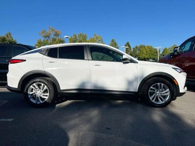 2025 Buick NV Preferred FWD
