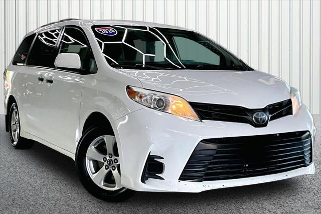 2020 Toyota Sienna L for sale in Flint, MI