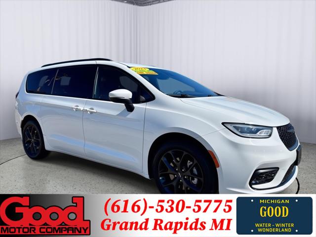 2023 Chrysler Pacifica Touring L AWD for sale in Wyoming, MI