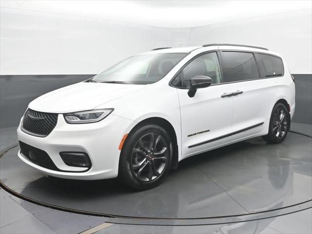 2024 Chrysler Pacifica Touring L for sale in Kokomo, IN
