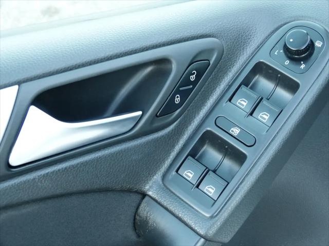 2011 Volkswagen Golf 2.5L 4-Door