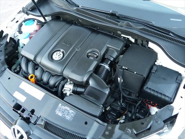 2011 Volkswagen Golf 2.5L 4-Door