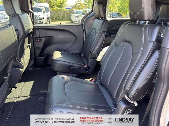 2027 Chrysler Pacifica LX