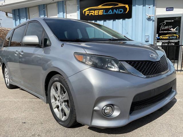 2013 Toyota Sienna SE 8 Passenger for sale in Waukesha, WI