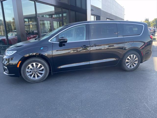 2024 Chrysler Pacifica Hybrid Select for sale in Fresno, CA