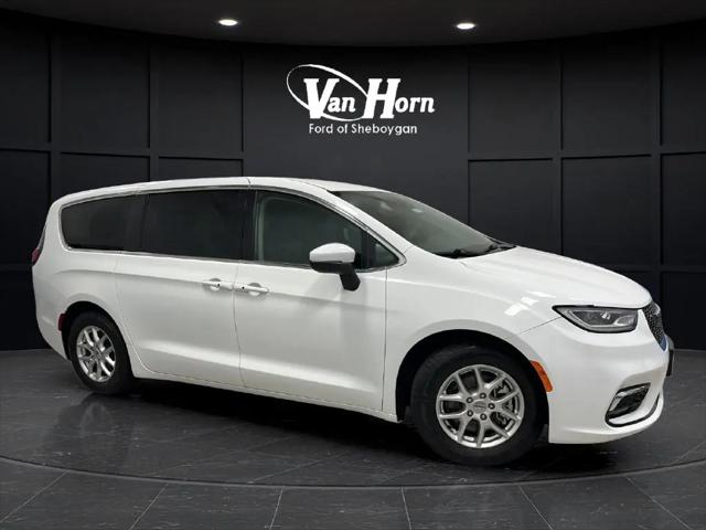 2023 Chrysler Pacifica Touring L for sale in Sheboygan, WI