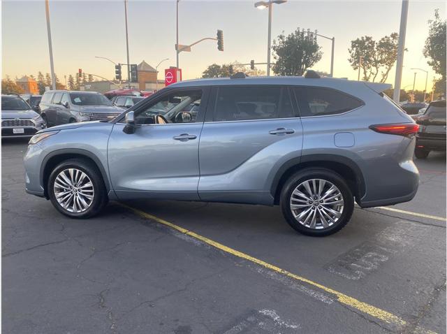2023 Toyota Highlander Platinum