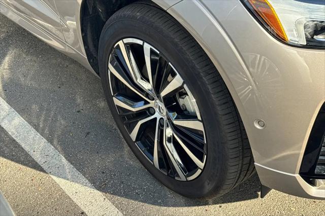 2023 Volvo XC60 B6 Ultimate Dark Theme