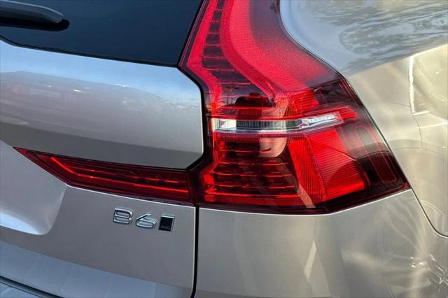 2023 Volvo XC60 B6 Ultimate Dark Theme