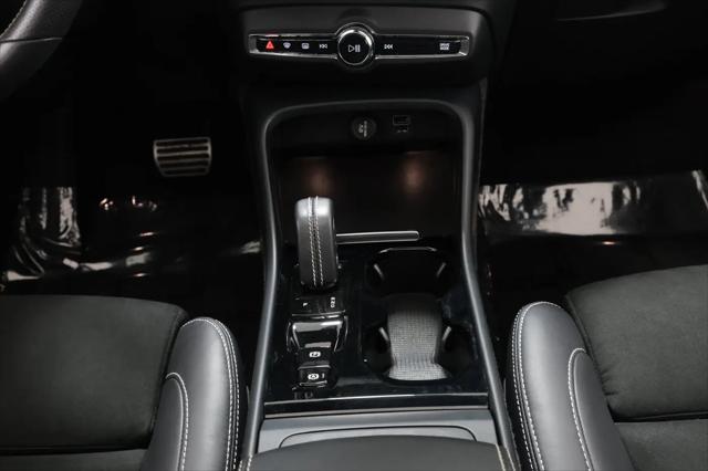 2021 Volvo XC40 T5 R-Design