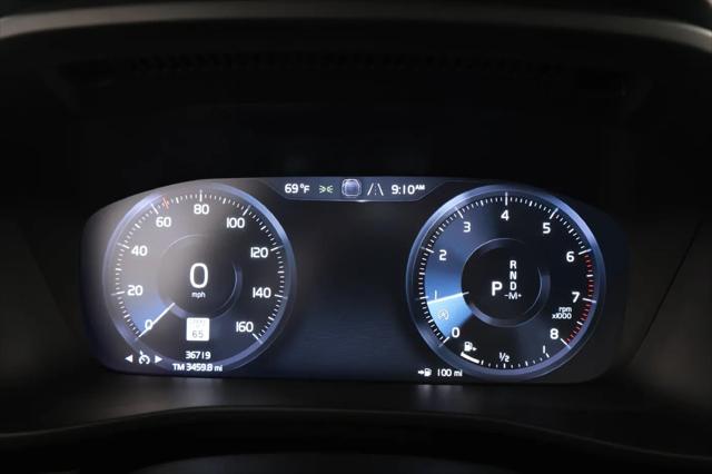 2021 Volvo XC40 T5 R-Design