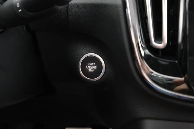 2021 Volvo XC40 T5 R-Design
