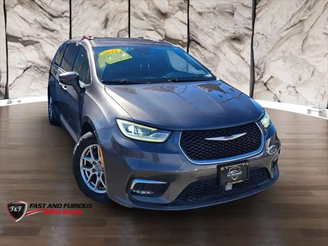 2022 Chrysler Pacifica Touring for sale in Newark, NJ
