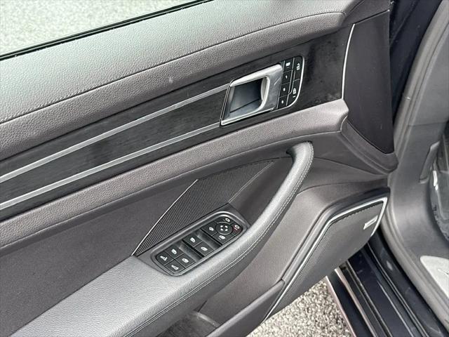 2023 Porsche Panamera 4 Platinum Edition