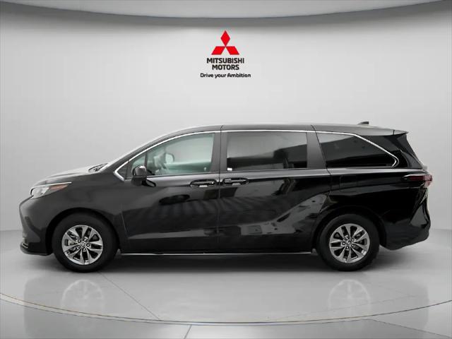 2025 Toyota Sienna LE