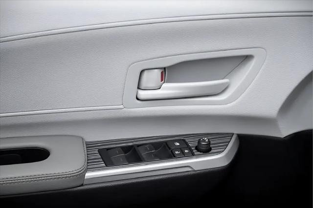 2025 Toyota Sienna LE