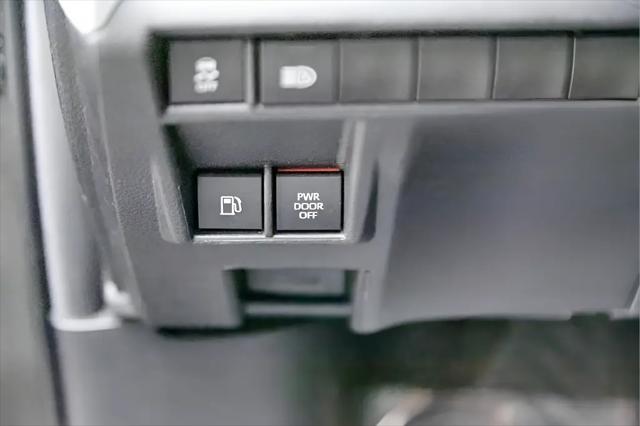 2025 Toyota Sienna LE