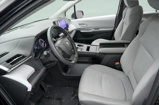 2025 Toyota Sienna LE