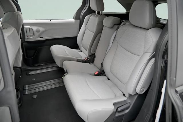 2025 Toyota Sienna LE