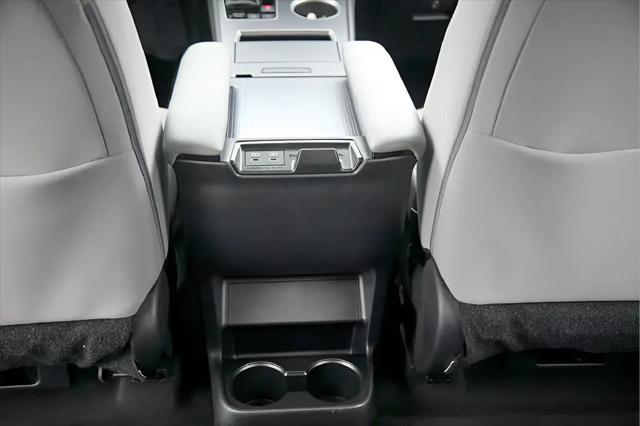 2025 Toyota Sienna LE