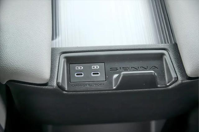 2025 Toyota Sienna LE