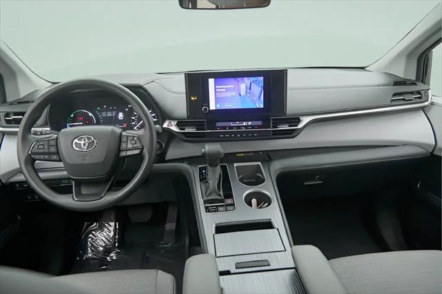 2025 Toyota Sienna LE