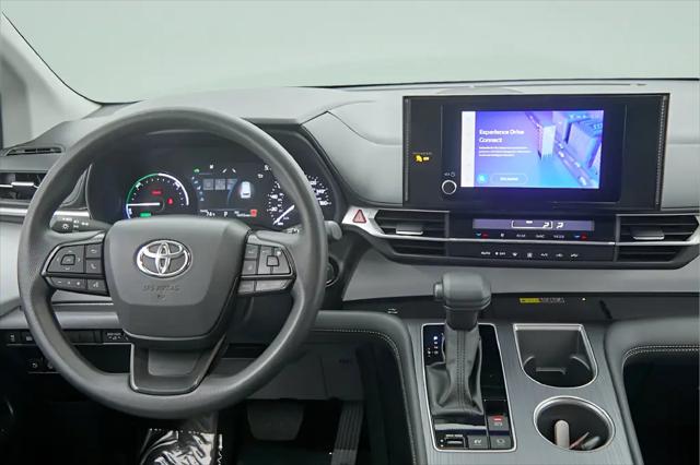 2025 Toyota Sienna LE