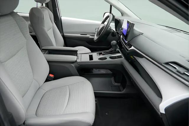 2025 Toyota Sienna LE