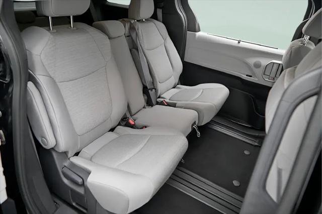 2025 Toyota Sienna LE