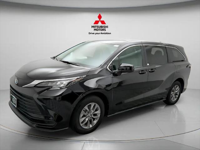 2025 Toyota Sienna LE