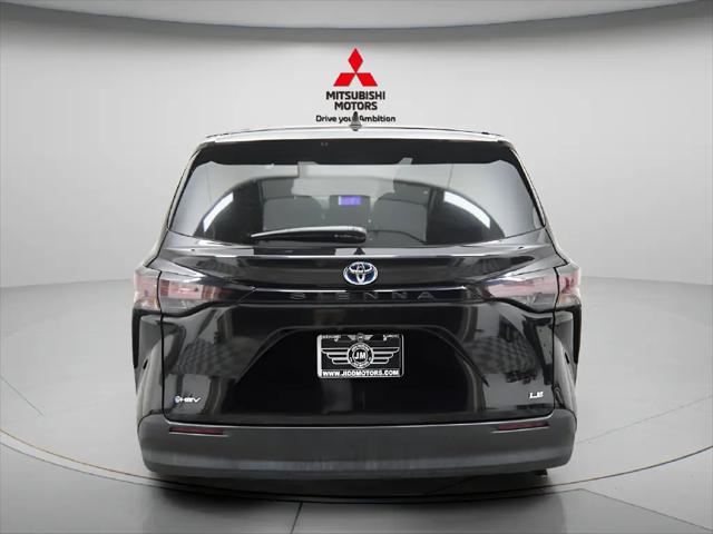 2025 Toyota Sienna LE