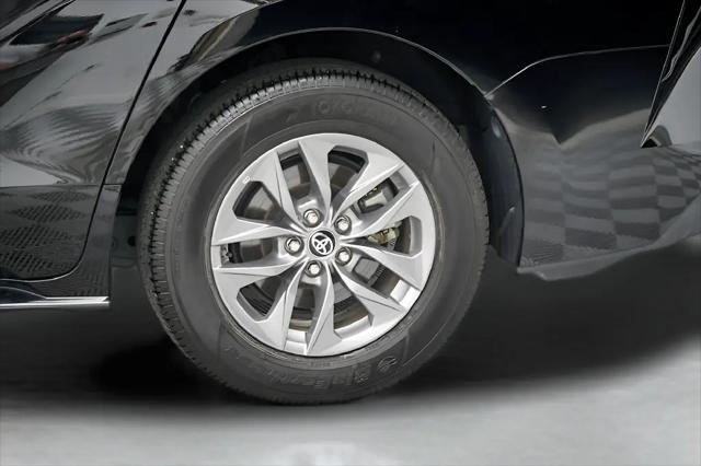 2025 Toyota Sienna LE