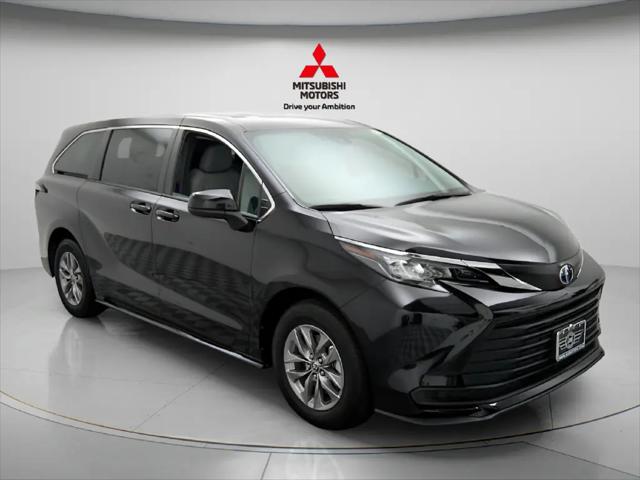 2025 Toyota Sienna LE