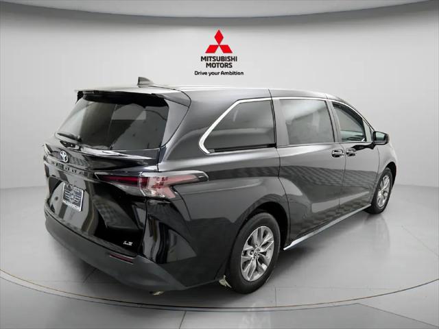 2025 Toyota Sienna LE