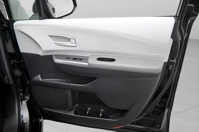 2025 Toyota Sienna LE