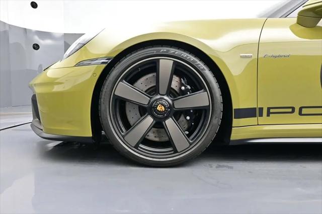2026 Porsche 911 Carrera 4 GTS Cabriolet