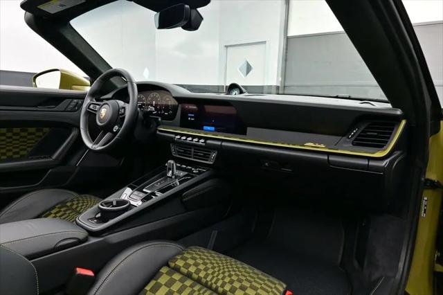 2026 Porsche 911 Carrera 4 GTS Cabriolet