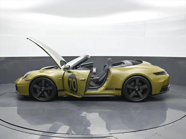 2026 Porsche 911 Carrera 4 GTS Cabriolet
