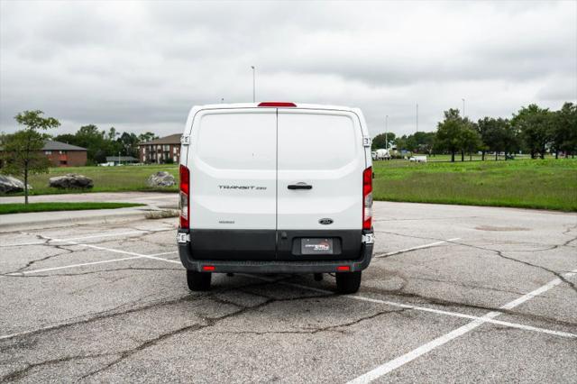 2017 Ford Transit w/Sliding Side Door w/RWB