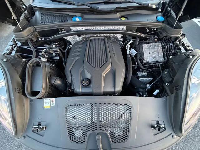 2023 Porsche Macan Base