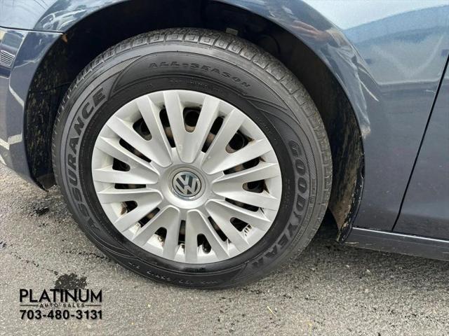 2013 Volkswagen Golf 2.5L 4-Door