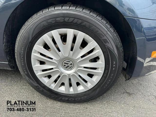 2013 Volkswagen Golf 2.5L 4-Door