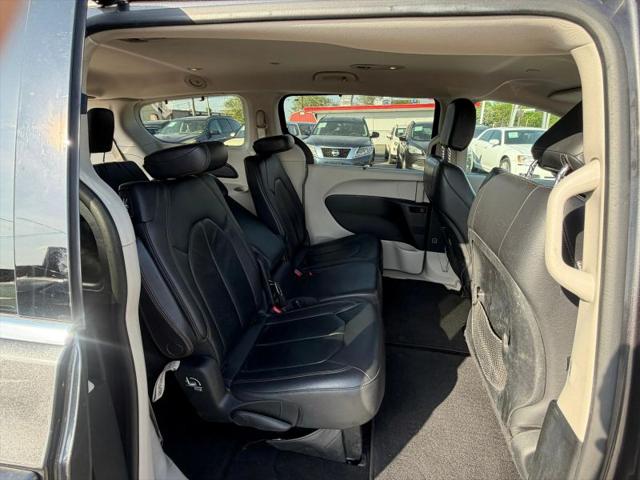 2017 Chrysler Pacifica Touring-L