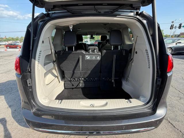 2017 Chrysler Pacifica Touring-L