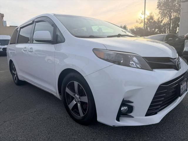 2015 Toyota Sienna LE 7 Passenger