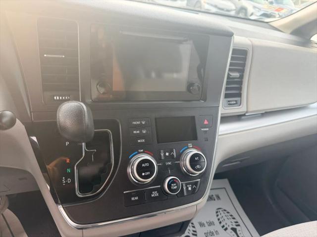 2015 Toyota Sienna LE 7 Passenger