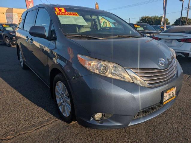 2017 Toyota Sienna XLE 7 Passenger for sale in Oakdale, CA