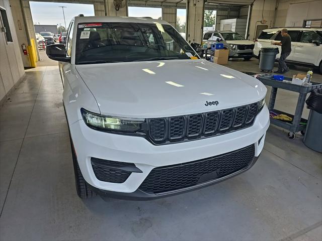 2023 Jeep Grand Cherokee Altitude 4x4 for sale in Groveport, OH