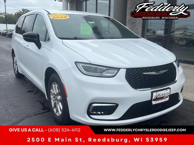 2025 Chrysler Pacifica Select for sale in Reedsburg, WI