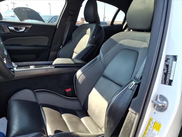 2024 Volvo S60 Plus Black Edition